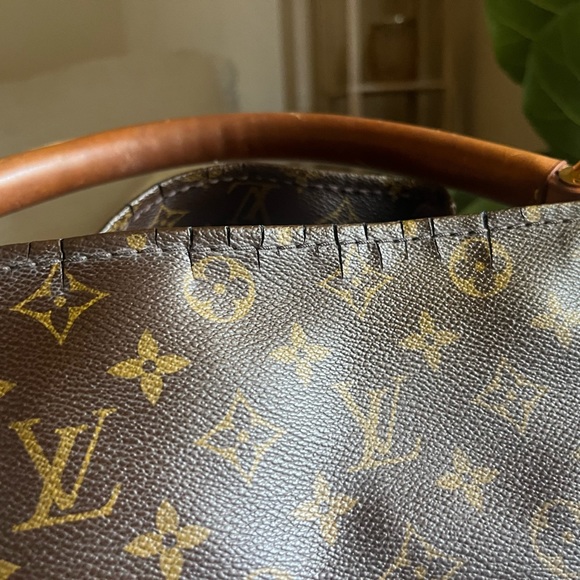 Authentic Louis Vuitton Artsy MM - Picture 6 of 10